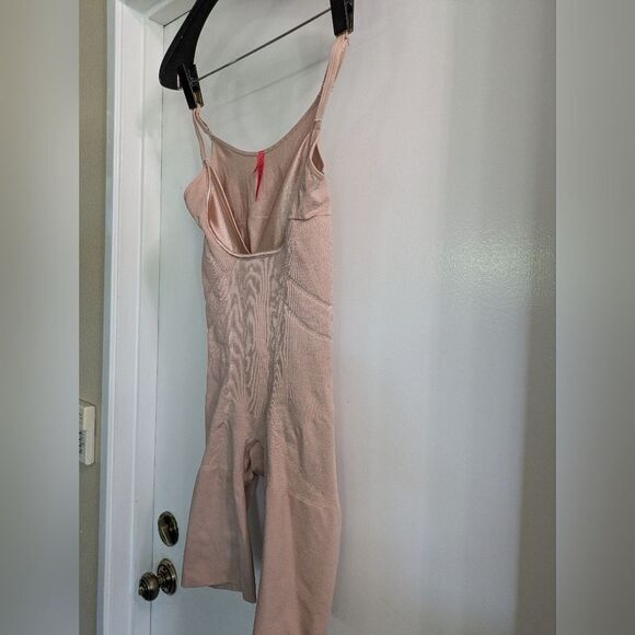 SPANX Blush Shapewear - Picture 4 of 6
